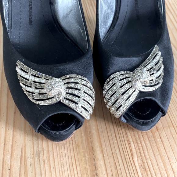 Gorgeous Giuseppe Zanotti Crystal Embellishments Pumps - Picture 6 of 9